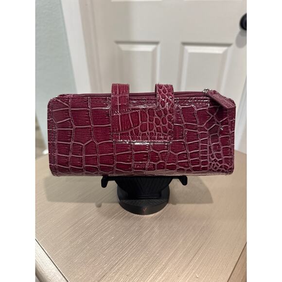 Kenneth Cole Reaction Purple Faux Animal Print Texture & Design Wristlet/Clutch - Picture 2 of 8